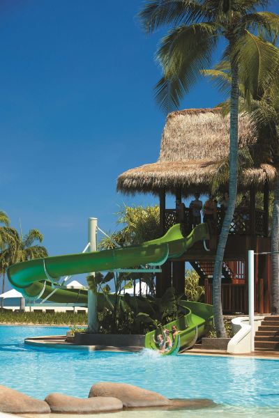 屋外プール シャングリ・ラ ラサリアリゾート＆スパ コタキナバルの写真