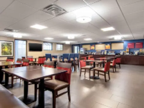 コンフォート スイーツ ノックスビル エアポート アルコアのホテル