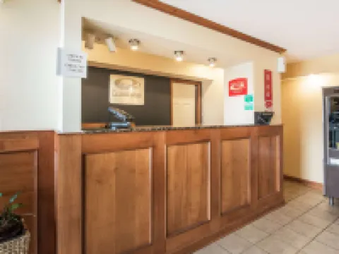 Econo Lodge Hotels in Cloverdale