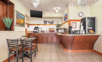 Belmont Inn & Suites