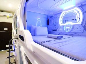 Tab Capsule Hotel - Kayoon Surabaya