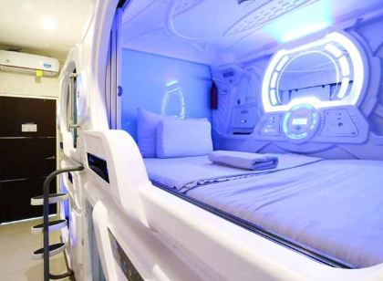 Tab Capsule Hotel - Kayoon Surabaya