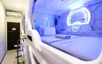 Tab Capsule Hotel - Kayoon Surabaya Hotel di Kecamatan Genteng