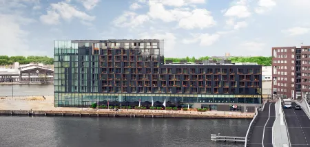 Hotel Jakarta Amsterdam Отели рядом с достопримечательностью «Мост Питон»