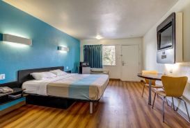 Motel 6 Waco, TX - Lacy Lakeview