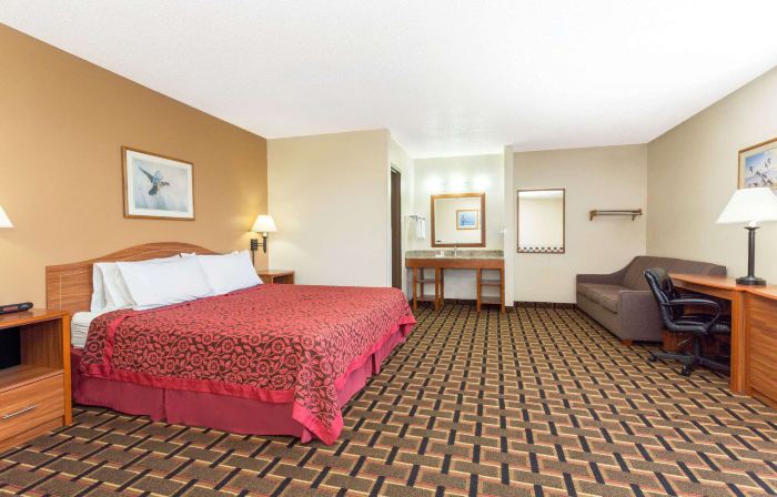 Days Inn by Wyndham Paxton
