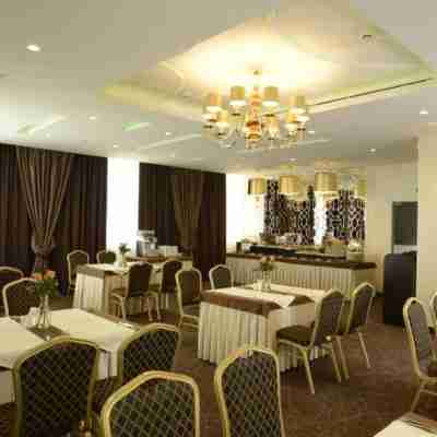 Art-Hotel Dining/Meeting Rooms