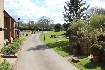 Haselbury Mill Hotels in South Perrott