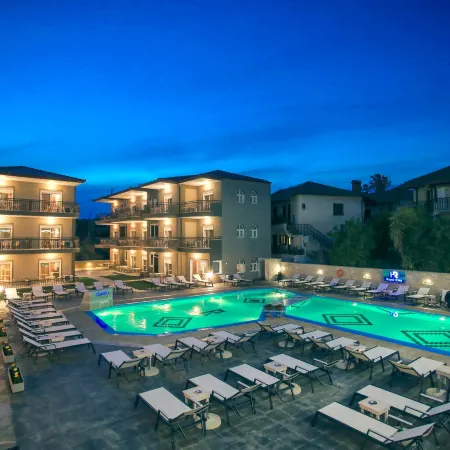 Royal Hotel and Suites
