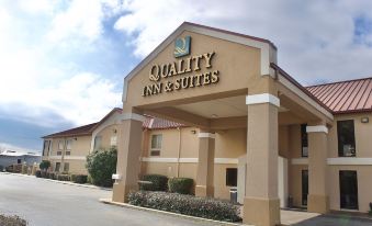 Quality Inn & Suites Pine Bluff AR