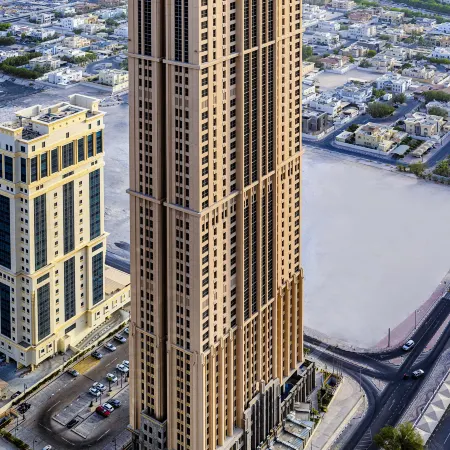 voco DOHA WEST BAY SUITES by IHG Отели рядом с достопримечательностью «Университет Катара»