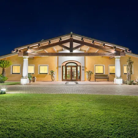 Tranquil Lantana Resort Hotel & Apartments 1 Bedroom Room Apartment Sleeps 5