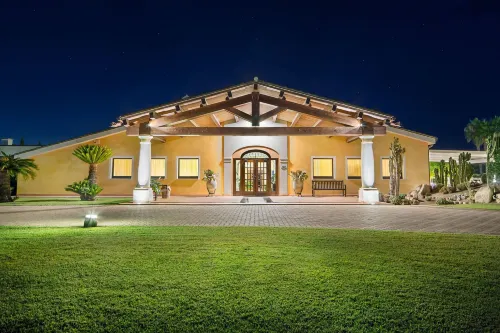Tranquil Lantana Resort Hotel & Apartments 1 Bedroom Room Apartment Sleeps 5 - Apartments