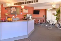 Maverick Motel - Modern Renovated Motel - bars