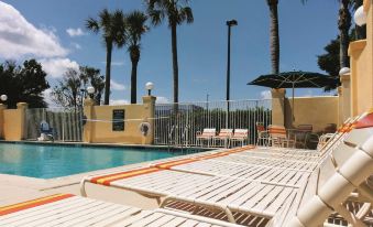 La Quinta Inn & Suites by Wyndham Melbourne Viera