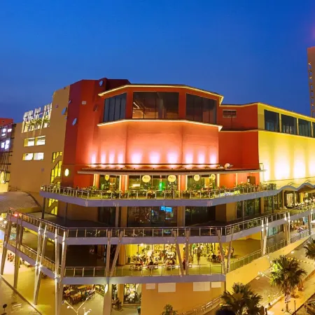 Sun Inn Seremban (Formerly known as Lotus Hotel Seremban) Отели рядом с достопримечательностью «Парк с озером»