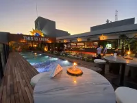 Five Hotel & Residences - Kolam Renang