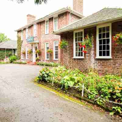 The Gables Hotel Hotel Exterior