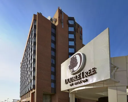 DoubleTree by Hilton West Edmonton โรงแรมในเอ็ดมอนตัน