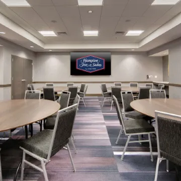Hampton Inn & Suites Fort Worth Downtown Отели рядом с достопримечательностью «Fort Worth Herd Longhorn Cattle Drive»