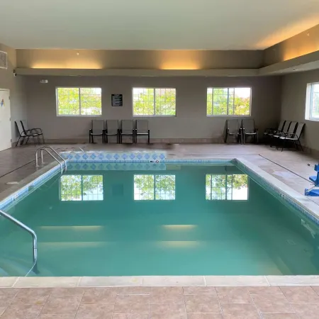 Super 8 by Wyndham Cedar Falls IA - University