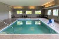 Super 8 by Wyndham Cedar Falls IA - University - プール