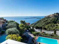 Les Balcons d'EZE - مسبح