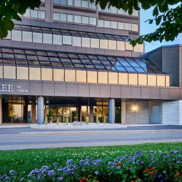 DoubleTree by Hilton Windsor Hotel and Suites