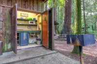 Redwoods River Resort & Campground Hotel di Whitethorn