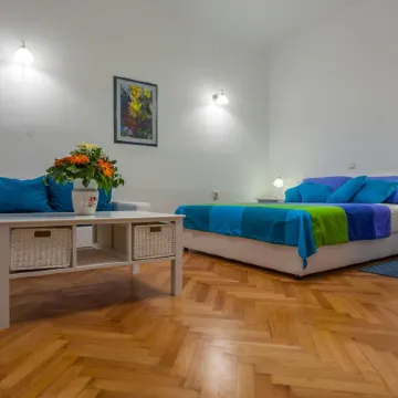 Chic Apartment in Center