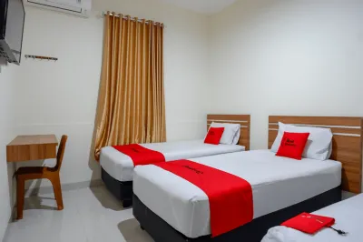 RedDoorz Near Living Plaza Purwokerto Hoteles en Berkoh