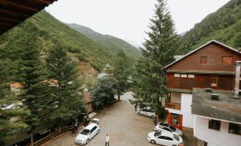 2. 수멜라 홀리데이..