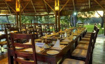 Azambezi River Lodge