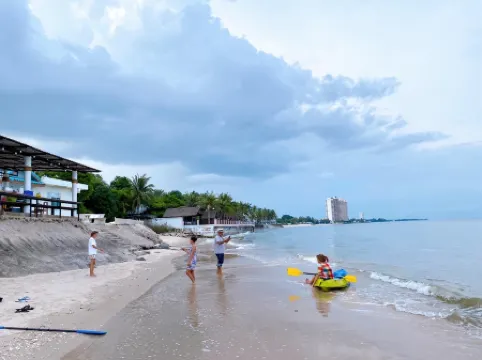 Baannaming  Beach Resort Cha-am