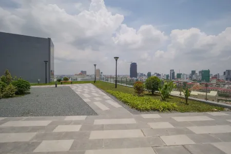 The Bridge Club Отели рядом с достопримечательностью «Статуя короля отца Нородома Сиханука»