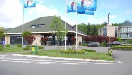 Van der Valk Hotel Nazareth-Gent Отели в г. Semmerzake