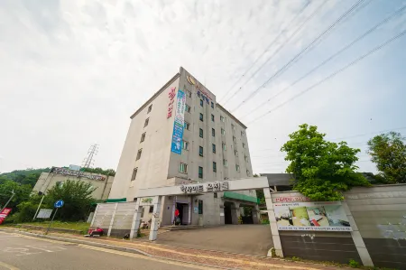 Hwaseong Hill Side Hot Spring Hotel Отели в г. Хвасон