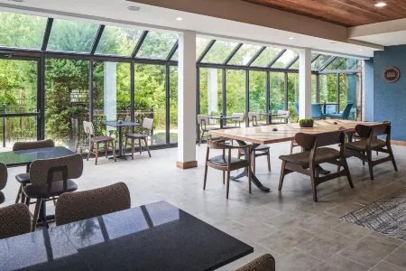 Four Points by Sheraton Chicago Schaumburg Отели в г. Шаумбург