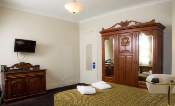 7. 로얄 익스비션 ..