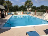 Days Inn by Wyndham Pawleys Island - Pools