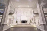 White House Hotels in Ban Tak