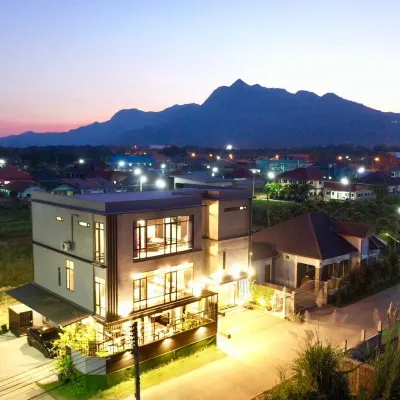 Prai Fhan View Hotels near Doi Tung