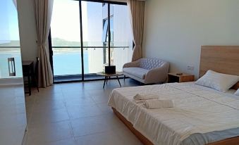 Luxury Scenia Bay Apartment with Seaview