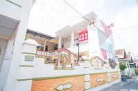RedDoorz Syariah @ Aura Homestay Hotel dekat Toserba Ponorogo Permai