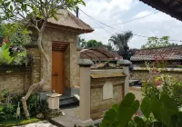 Villa Kompiang Bali Hotel dekat DP RealPOINT