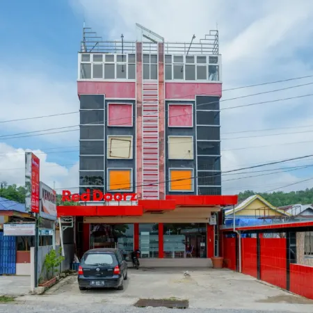 RedDoorz Near Kendari Beach 2