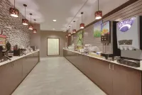 La Quinta Inn & Suites by Wyndham Andrews - breakfast