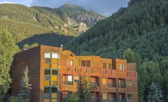 Ice House Suites and Condominiums