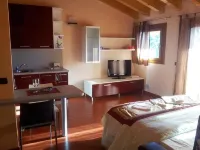 La Marina Resort فنادق في Calco