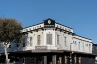 The State Hotel Hoteles cerca de Kawaroa Park